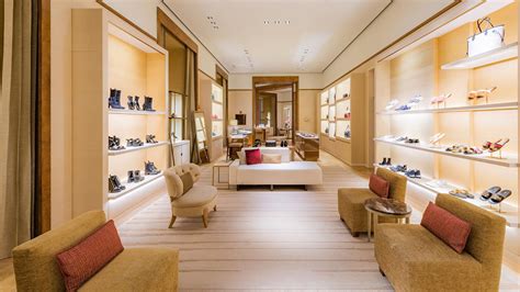 milan louis vuitton outlet|buying louis vuitton in milan.